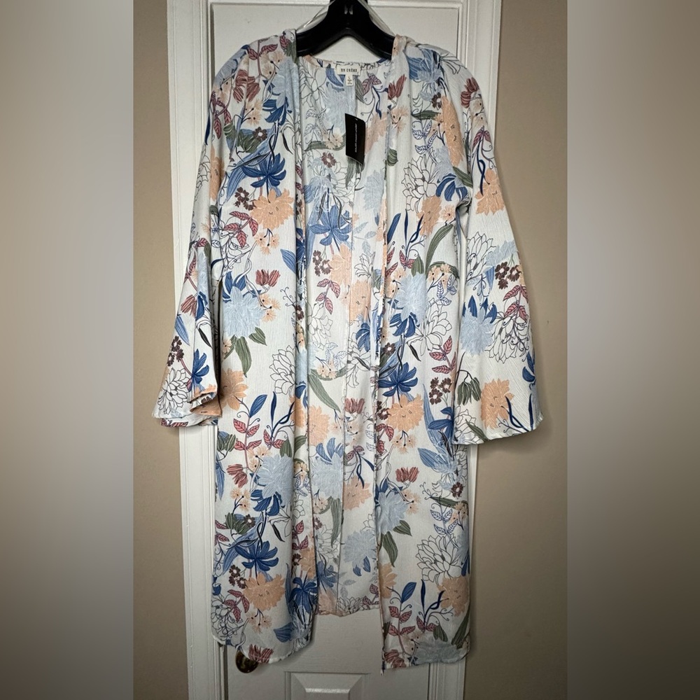 En Creme Floral Kimono in Blue and Cream